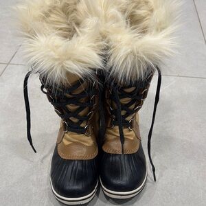 Women's Faux Fur Lined Winter Boots - Black and Brown